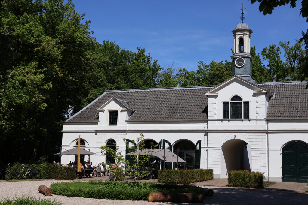 het terras van de bierbrouwerij van staverden